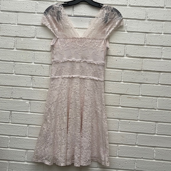 Abercrombie&Fitch little lace mini dress - Picture 2 of 16